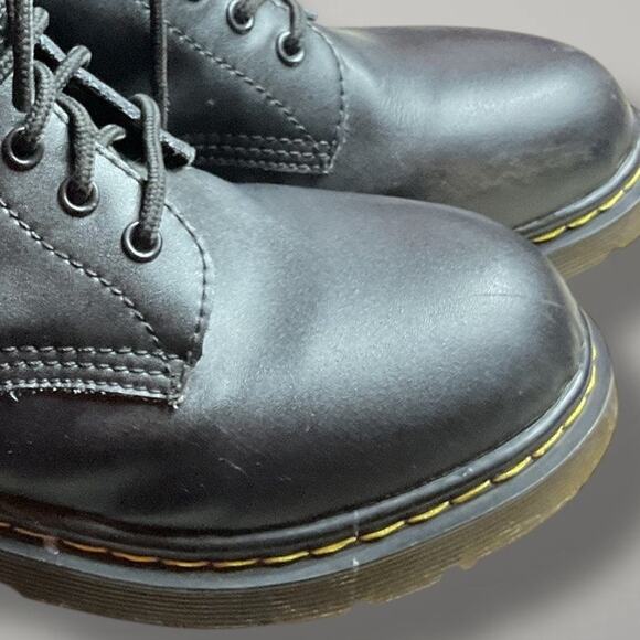 Men's 10.5 DR. MARTENS Smooth Black Leather Lace Up Boots In Excellent Condition - Picture 7 of 14